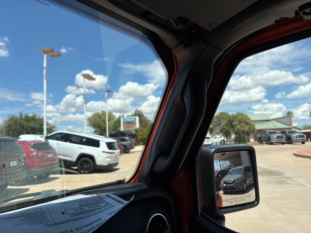 2025 Jeep Wrangler 4-Door Sahara - Photo 36