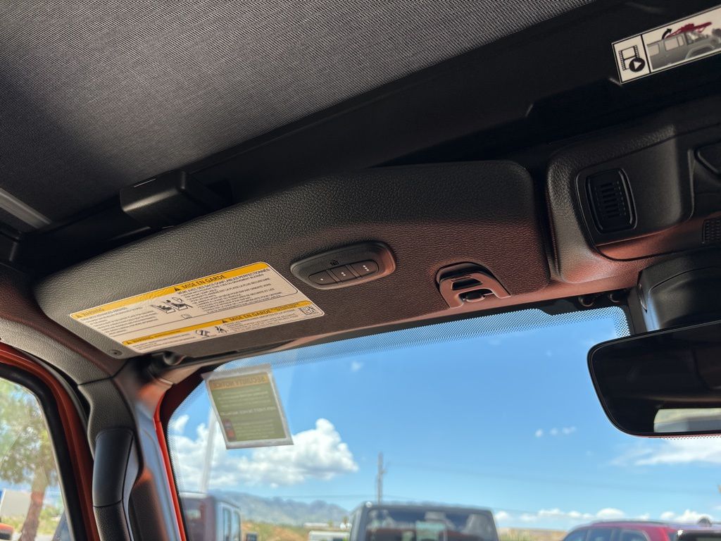 2025 Jeep Wrangler 4-Door Sahara - Photo 39