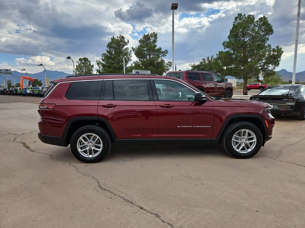 Used 2025 Jeep Grand Cherokee L Laredo SUV