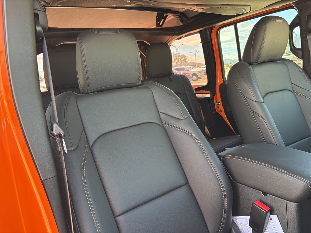 2025 Jeep Wrangler 4-Door Sahara - Photo 26