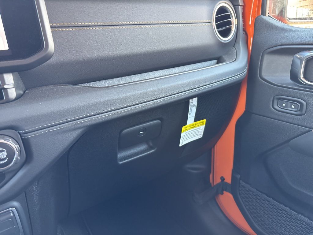 2025 Jeep Wrangler 4-Door Sahara - Photo 34
