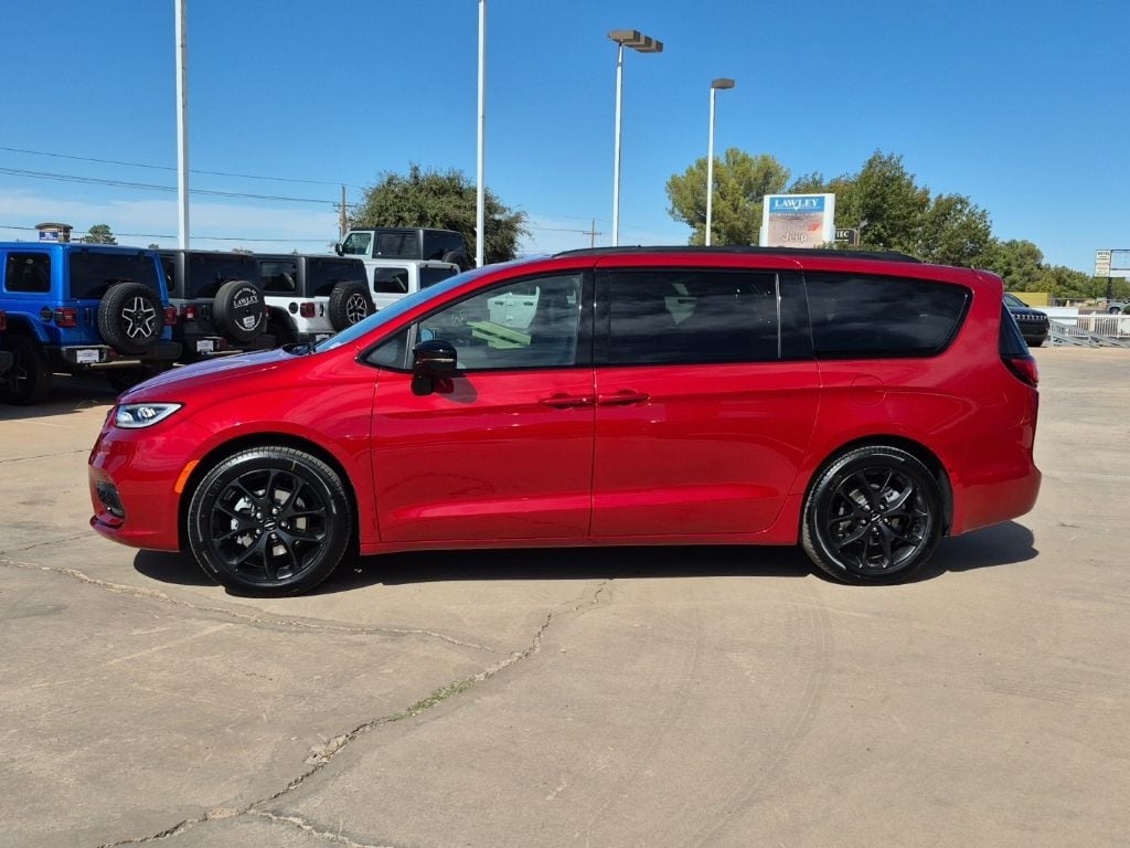 2025 Chrysler Pacifica Limited - Photo 8
