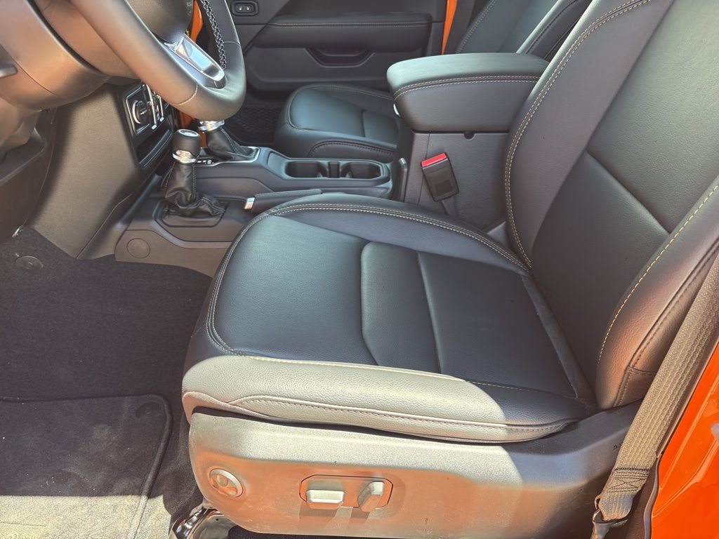 2025 Jeep Wrangler 4-Door Sahara - Photo 15