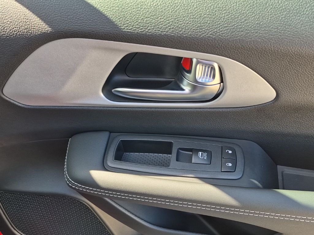 2025 Chrysler Pacifica Limited - Photo 22