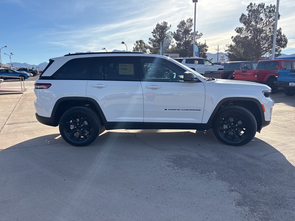 New 2025 Jeep Grand Cherokee ALTITUDE 4X4 Sport Utility