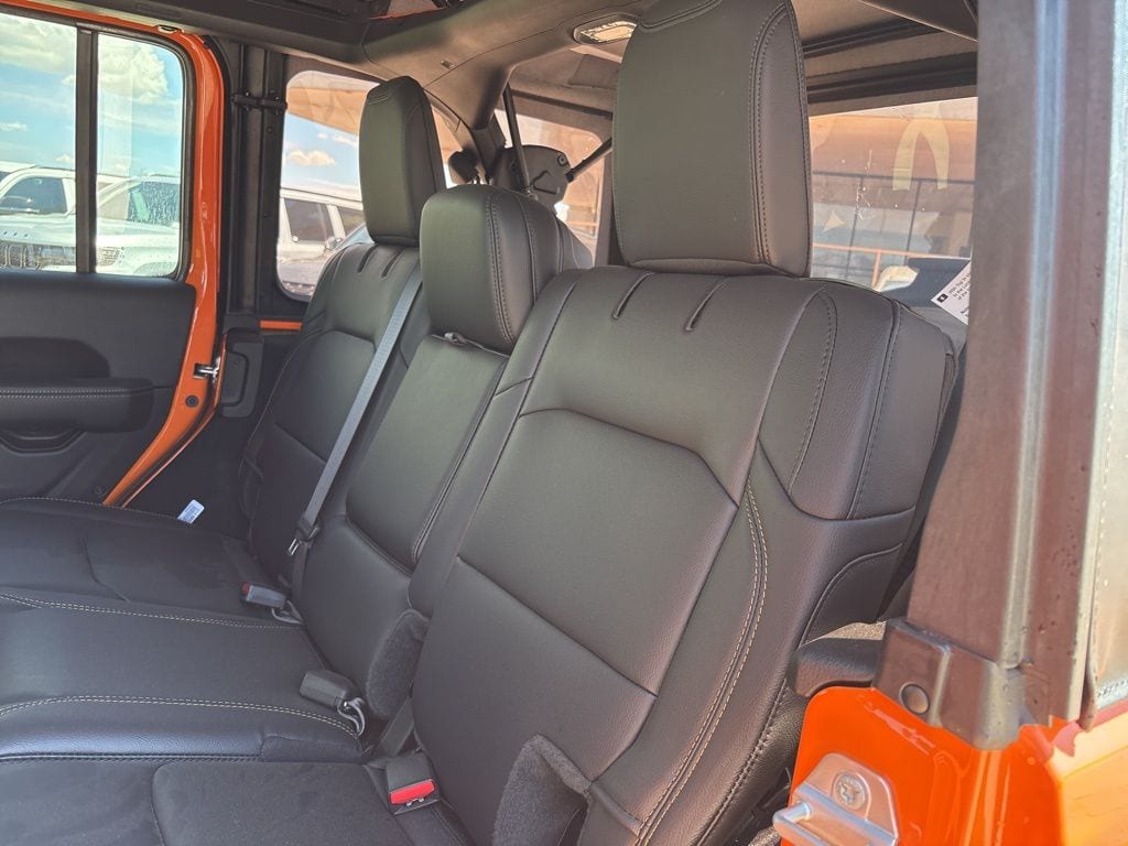 2025 Jeep Wrangler 4-Door Sahara - Photo 18