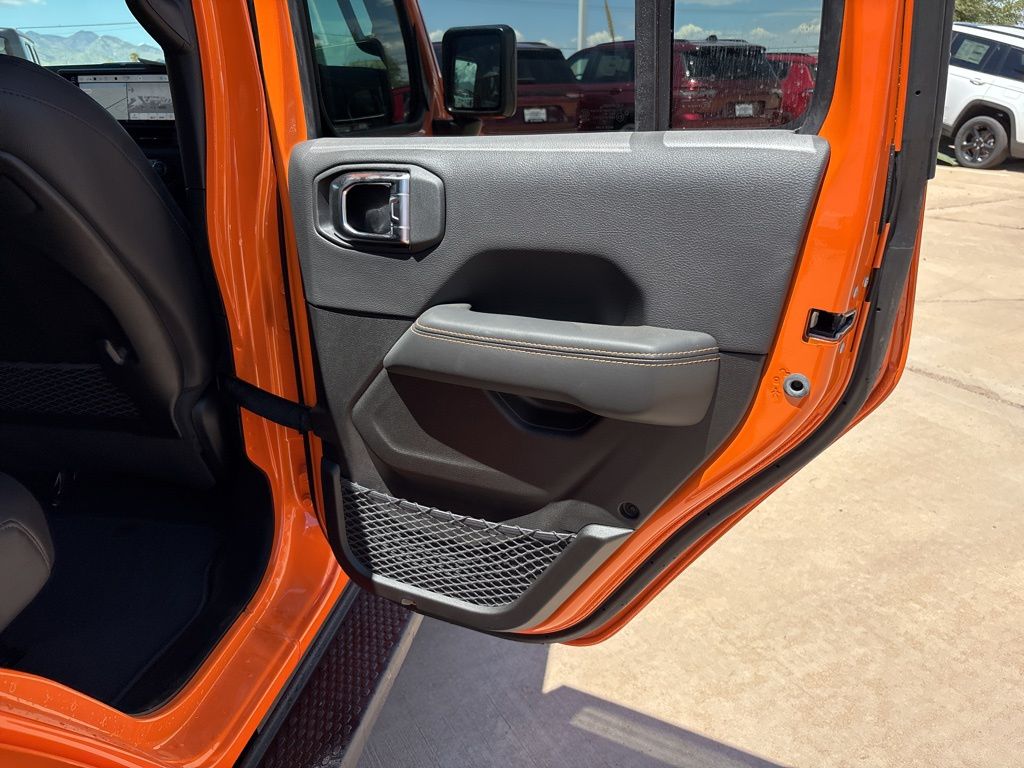 2025 Jeep Wrangler 4-Door Sahara - Photo 21