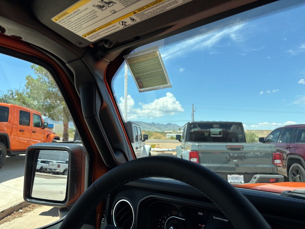 2025 Jeep Wrangler 4-Door Sahara - Photo 40
