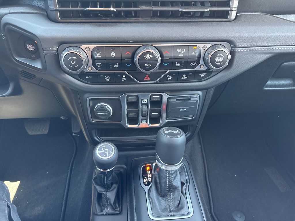 2025 Jeep Wrangler 4-Door Sahara - Photo 33
