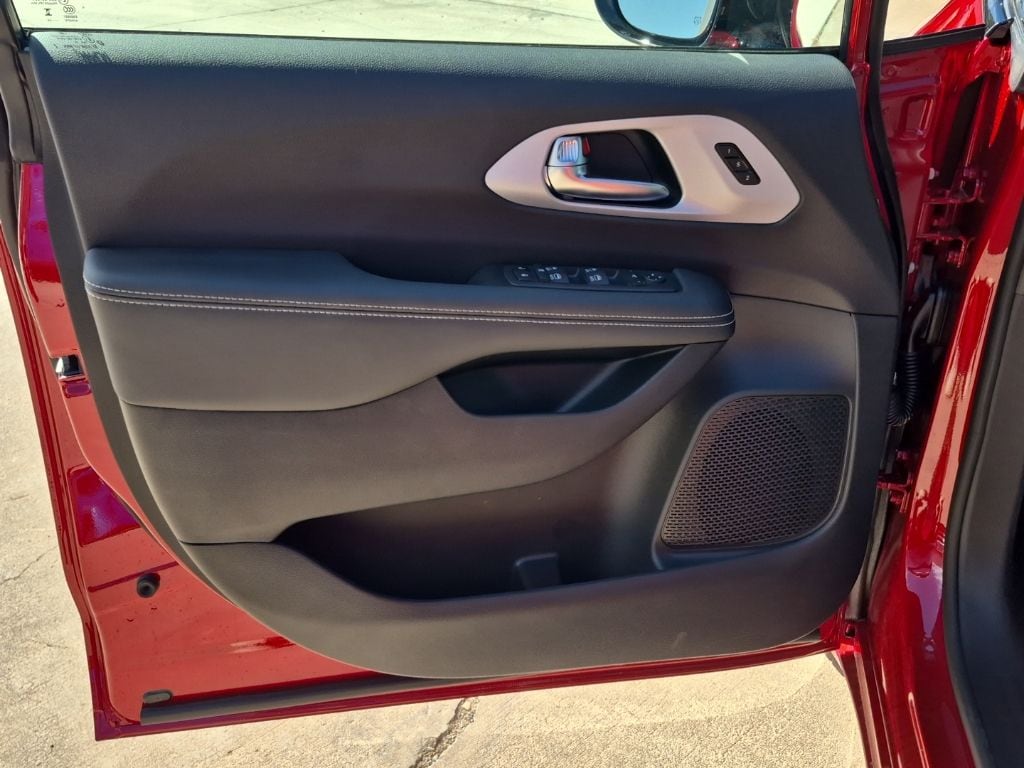 2025 Chrysler Pacifica Limited - Photo 18