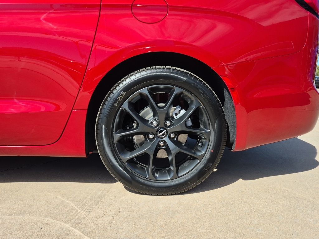 2025 Chrysler Pacifica Limited - Photo 10