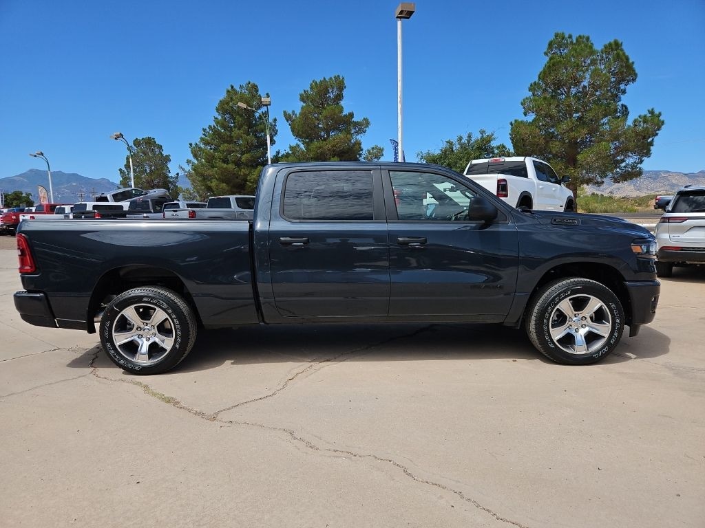 New 2026 Ram 1500 EXPRESS CREW CAB 4X4 6'4 BOX Pickup