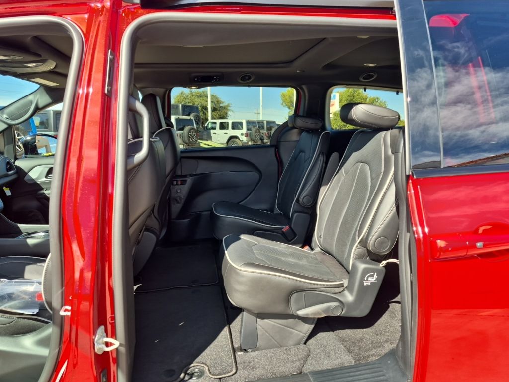 2025 Chrysler Pacifica Limited - Photo 27