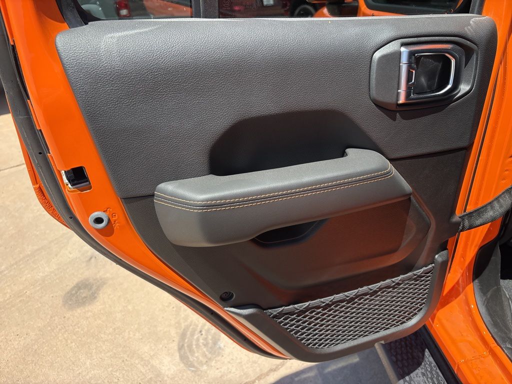 2025 Jeep Wrangler 4-Door Sahara - Photo 17