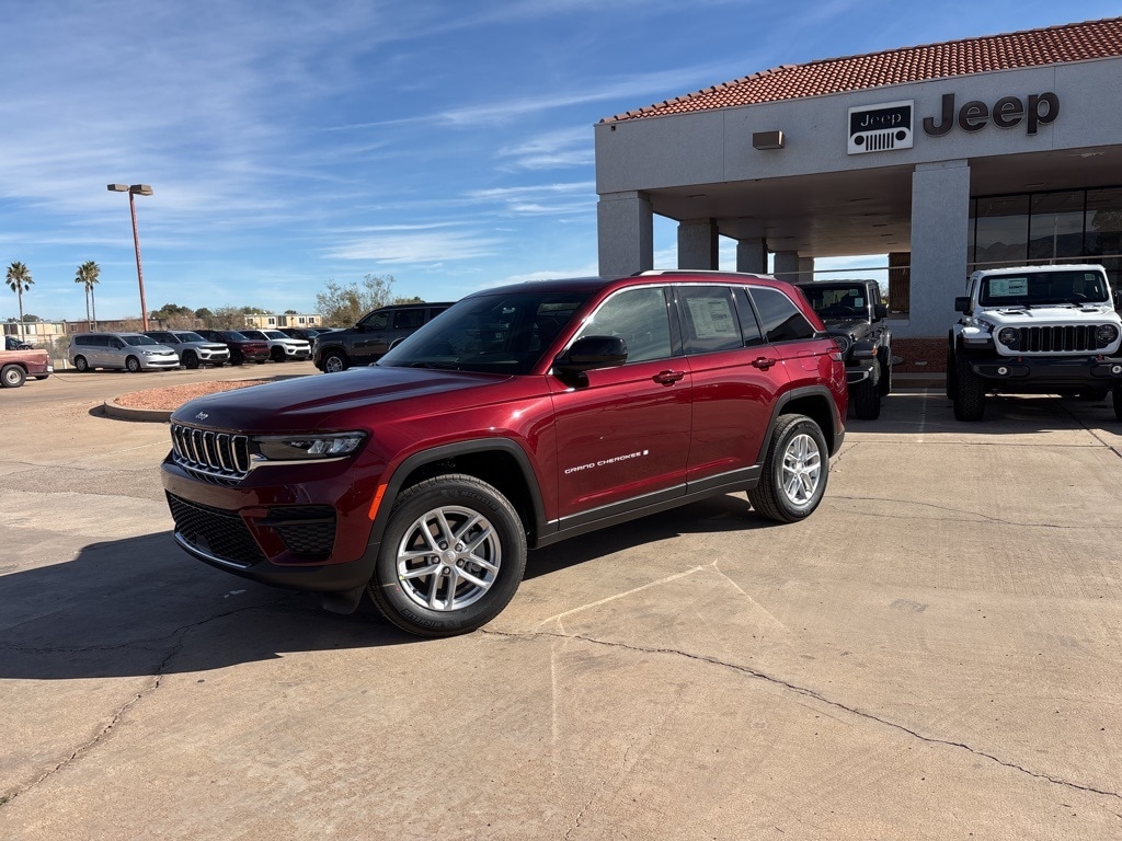 2025 Jeep Grand Cherokee Laredo's photo