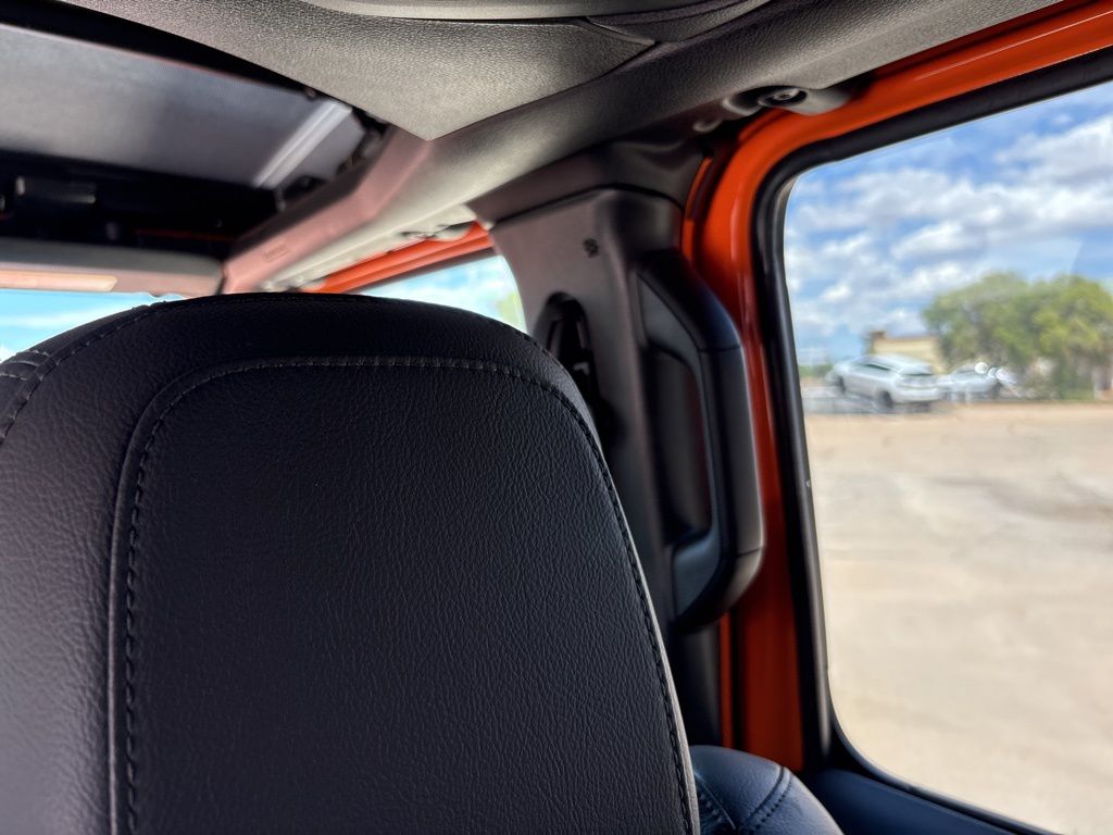 2025 Jeep Wrangler 4-Door Sahara - Photo 42