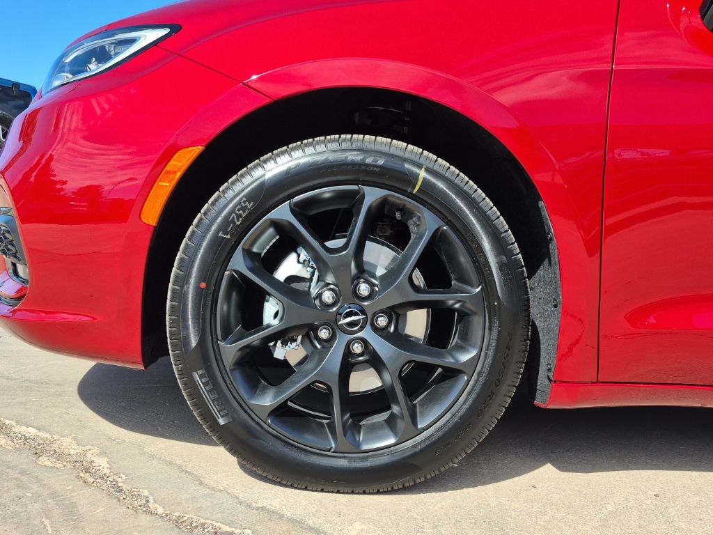 2025 Chrysler Pacifica Limited - Photo 9
