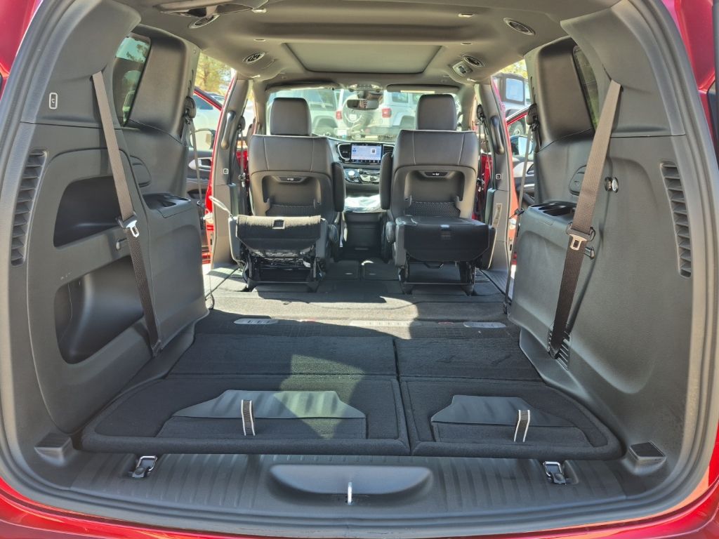 2025 Chrysler Pacifica Limited - Photo 37
