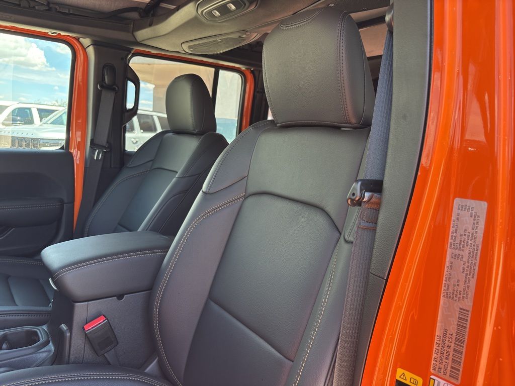 2025 Jeep Wrangler 4-Door Sahara - Photo 14