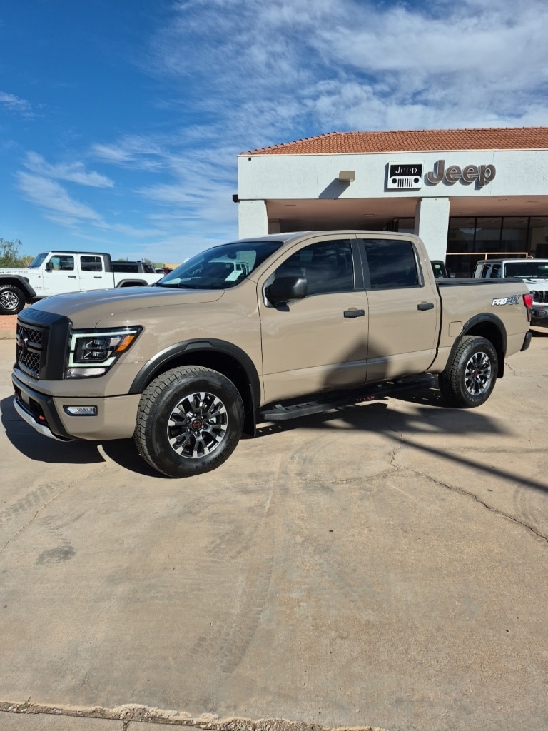 2024 Nissan Titan PRO-4X's photo