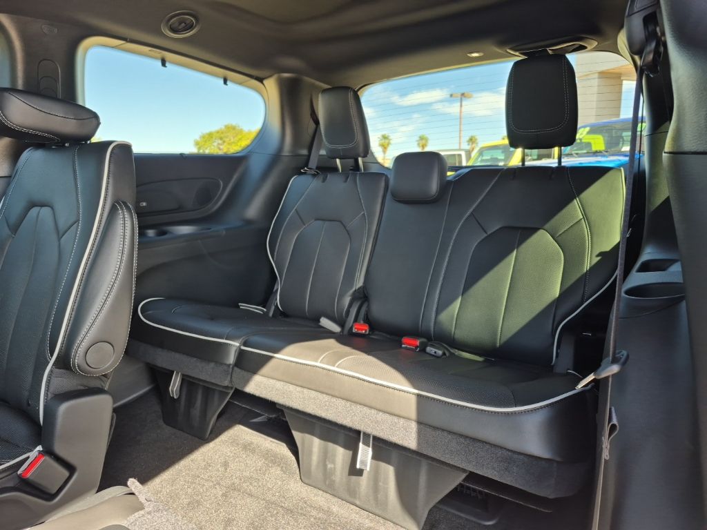 2025 Chrysler Pacifica Limited - Photo 28