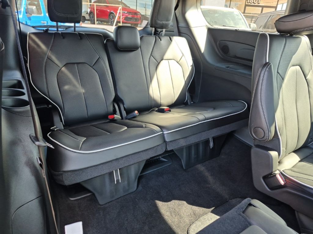 2025 Chrysler Pacifica Limited - Photo 33