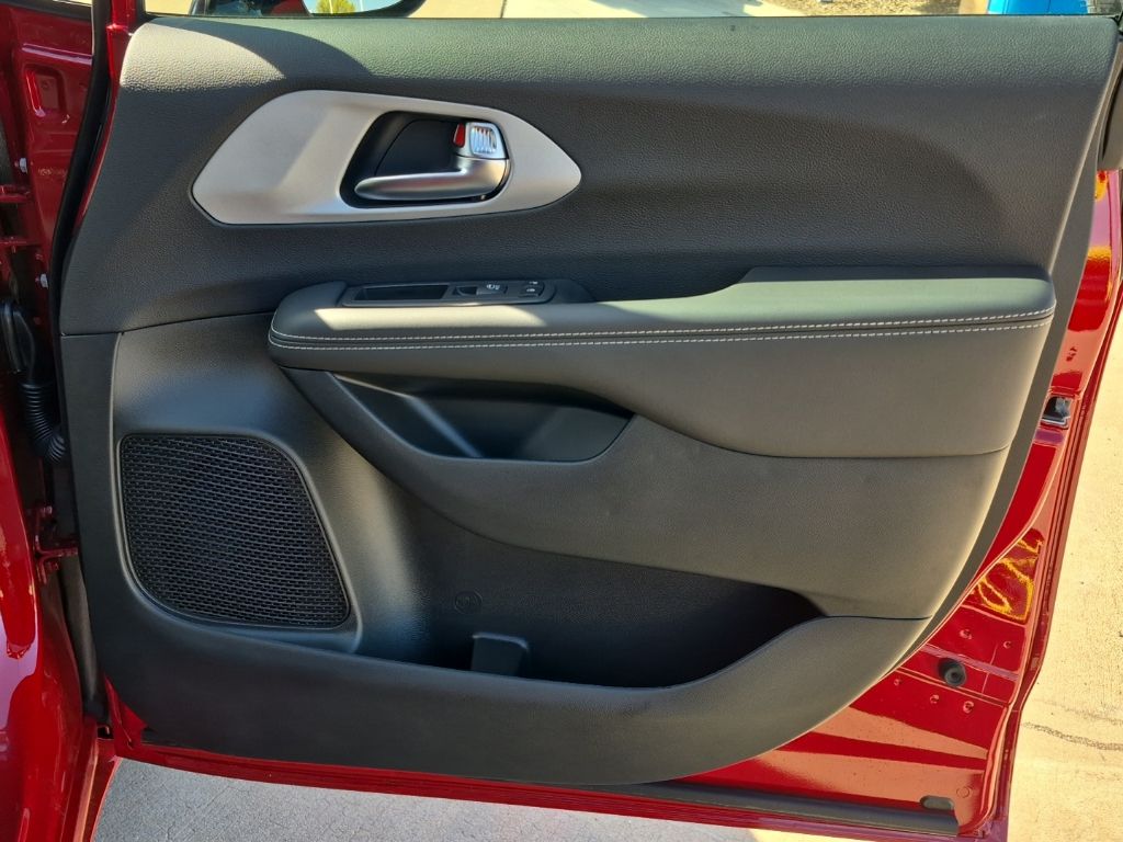 2025 Chrysler Pacifica Limited - Photo 21