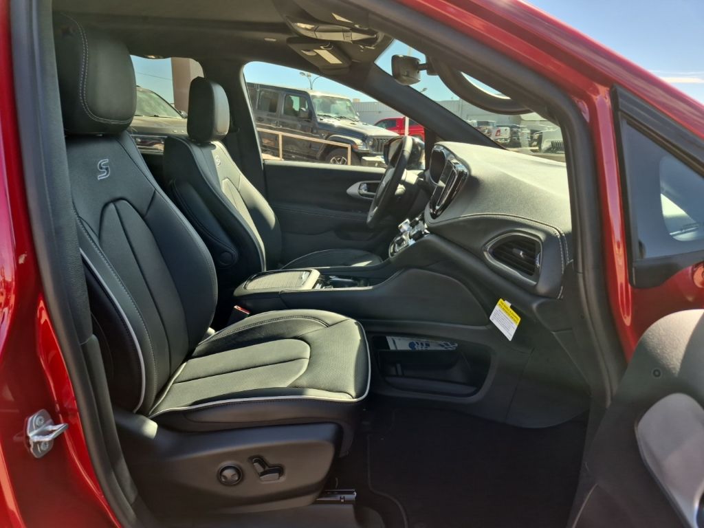 2025 Chrysler Pacifica Limited - Photo 31