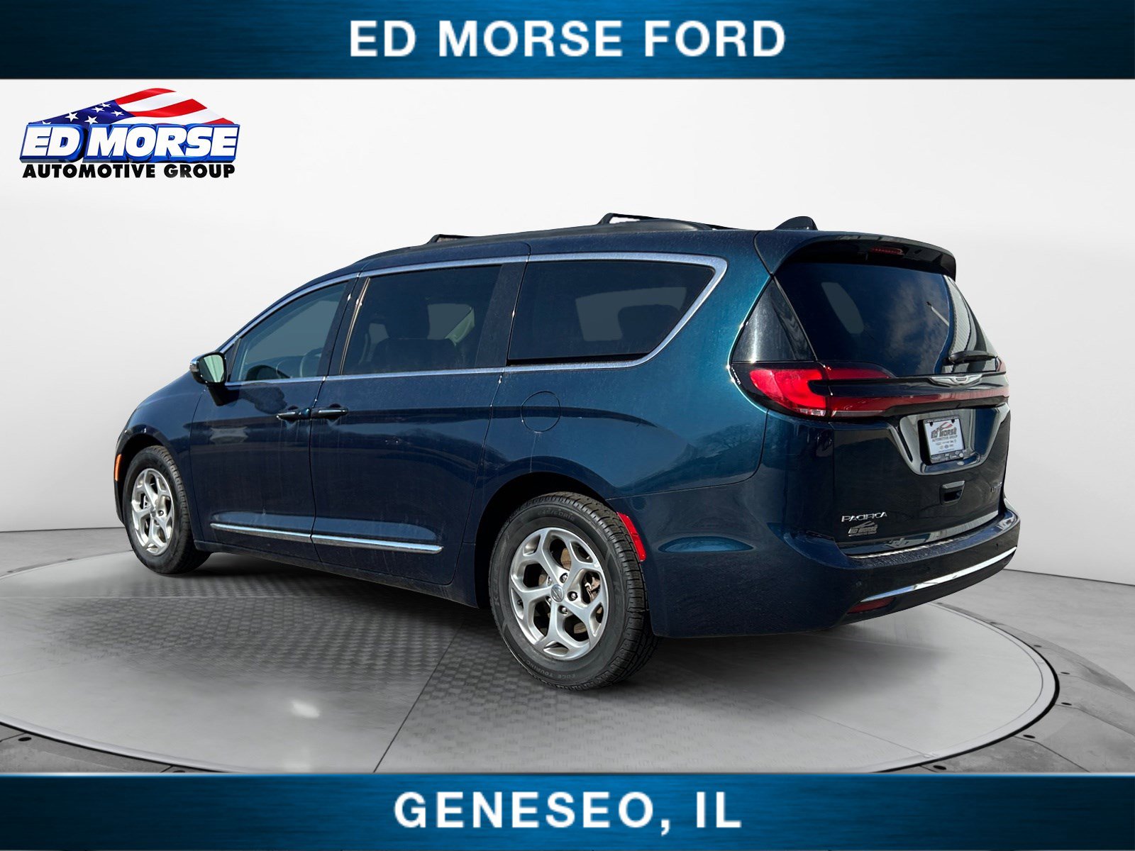 2023 Chrysler Pacifica Limited photo 3