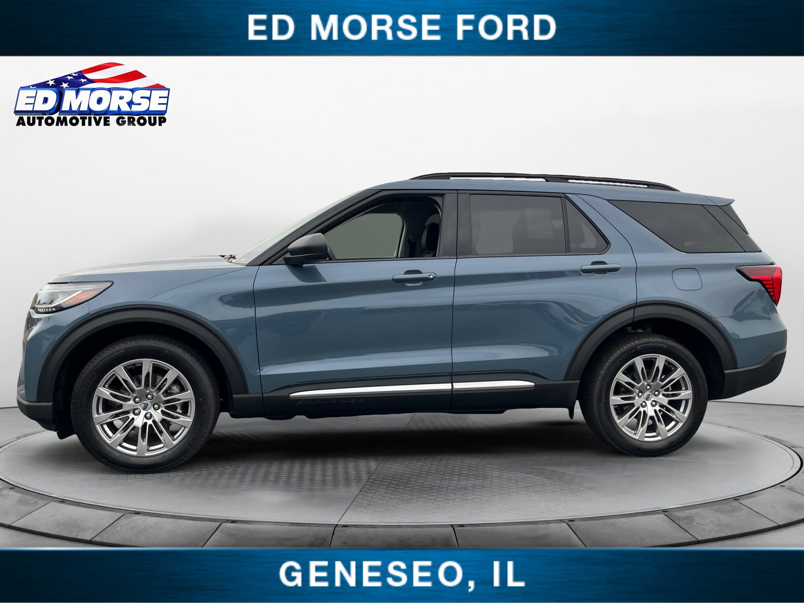 2025 Ford Explorer photo 2