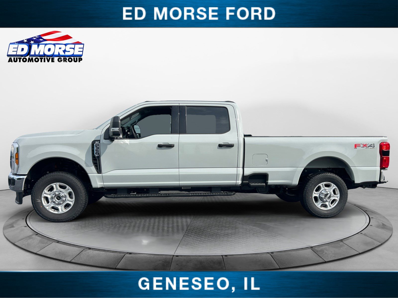 2025 Ford F-350 XLT photo 2