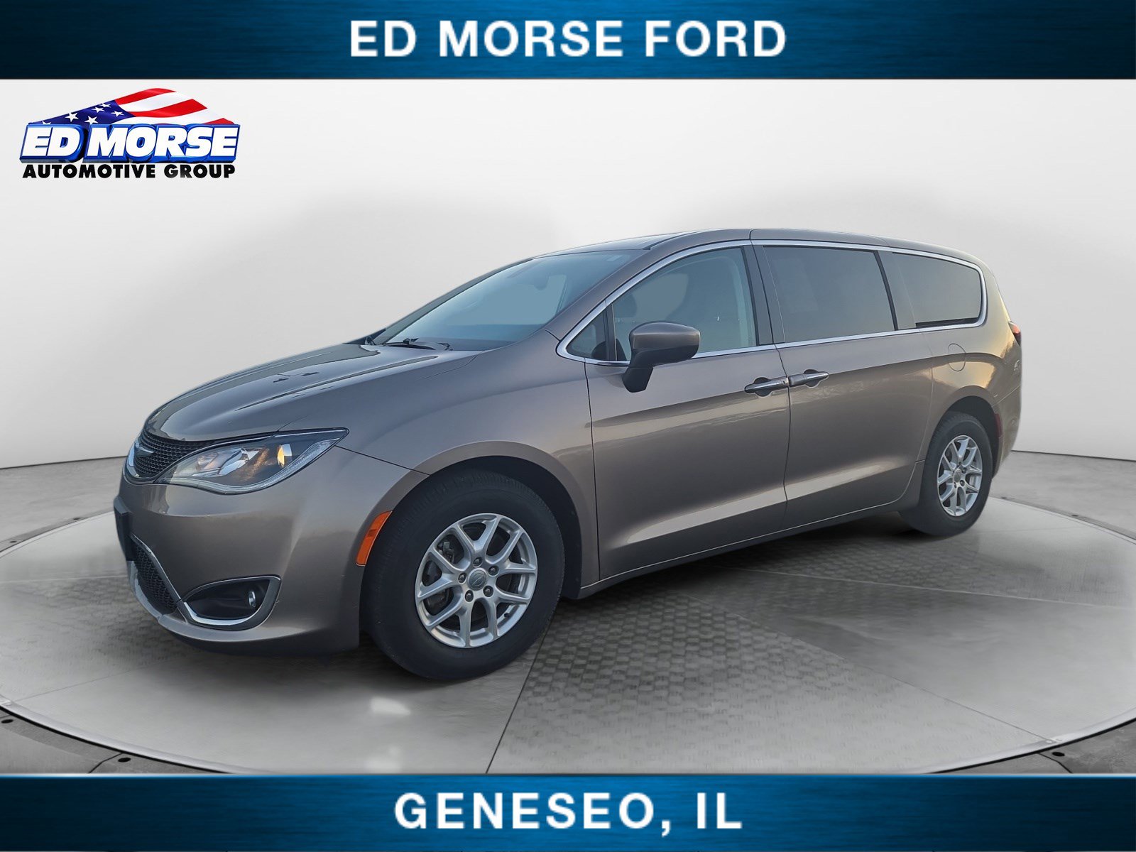 2017 Chrysler Pacifica Touring Plus's photo