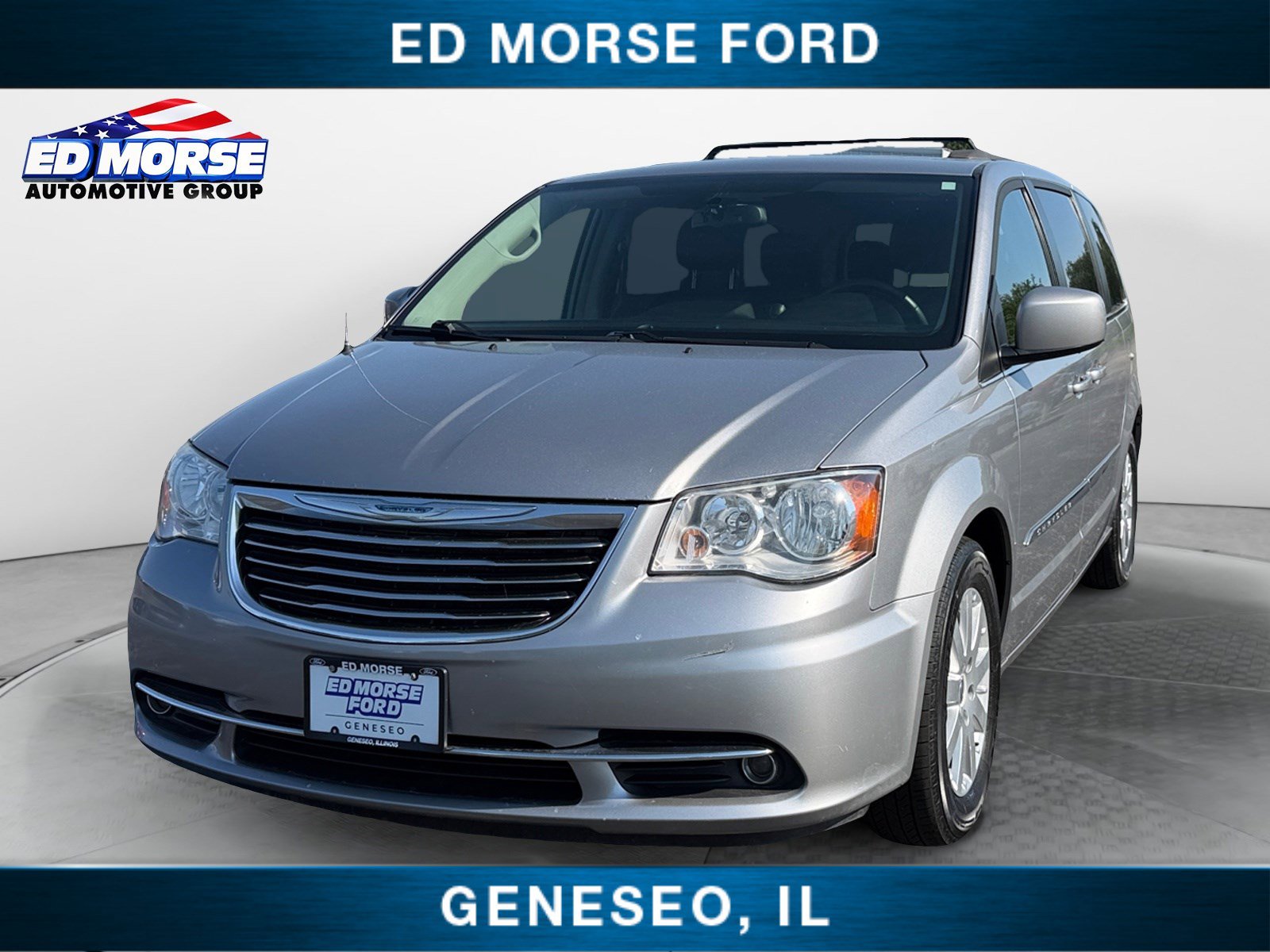 2016 Chrysler Town & Country Touring's photo