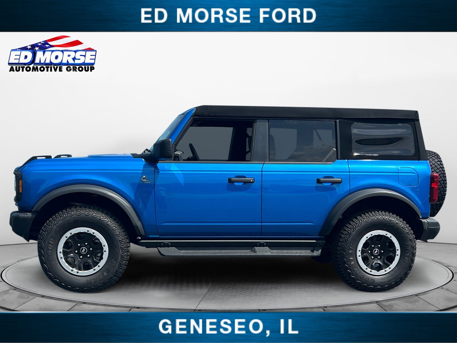 2024 Ford Bronco Black Diamond photo 2