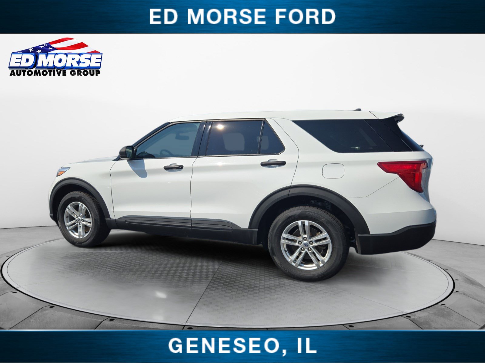 2022 Ford Explorer Base photo 2
