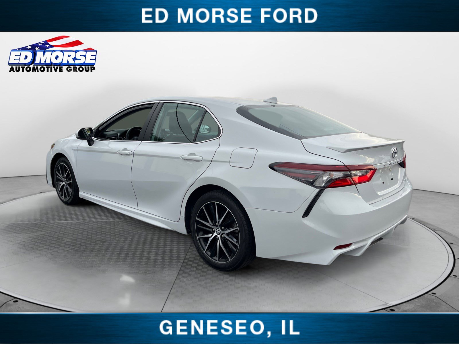 2023 Toyota Camry SE photo 3