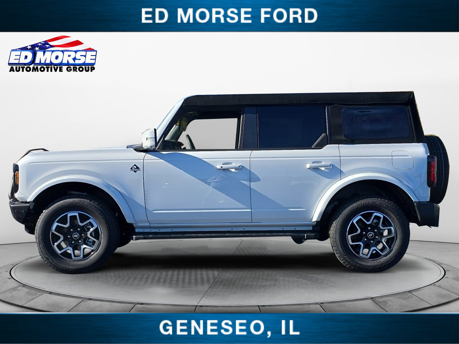 2024 Ford Bronco Outer Banks photo 2