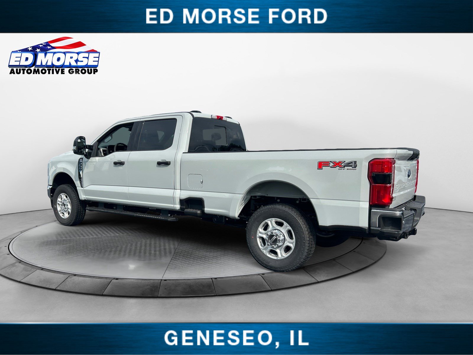 2025 Ford F-350 XLT photo 3