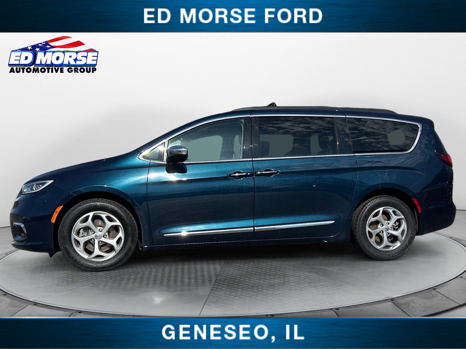 2023 Chrysler Pacifica Limited photo 2