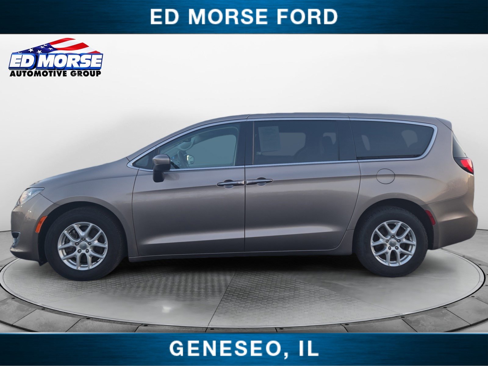 Used 2017 Chrysler Pacifica Touring Plus with VIN 2C4RC1BG7HR758241 for sale in Geneseo, IL