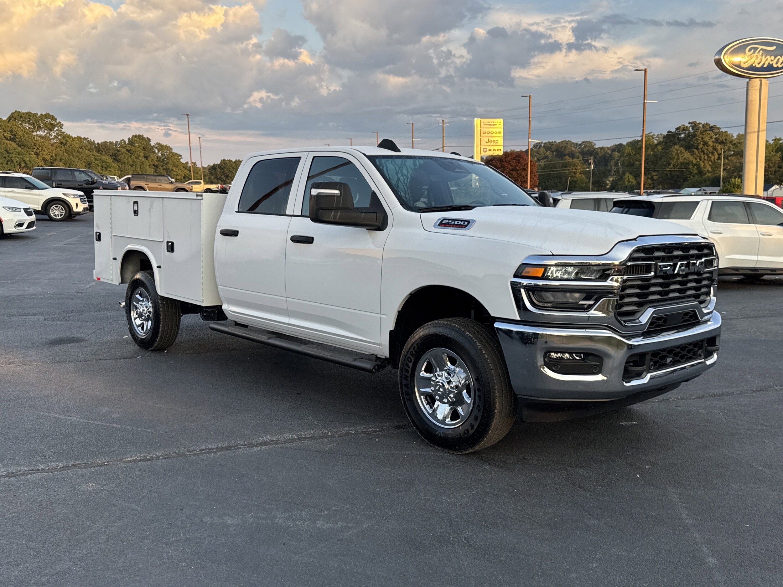 2025 Ram 2500 Tradesman photo 4