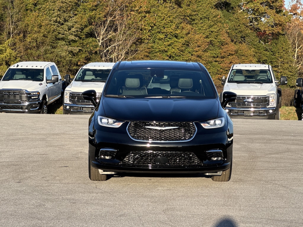 New 2026 Chrysler Pacifica LIMITED Passenger Van
