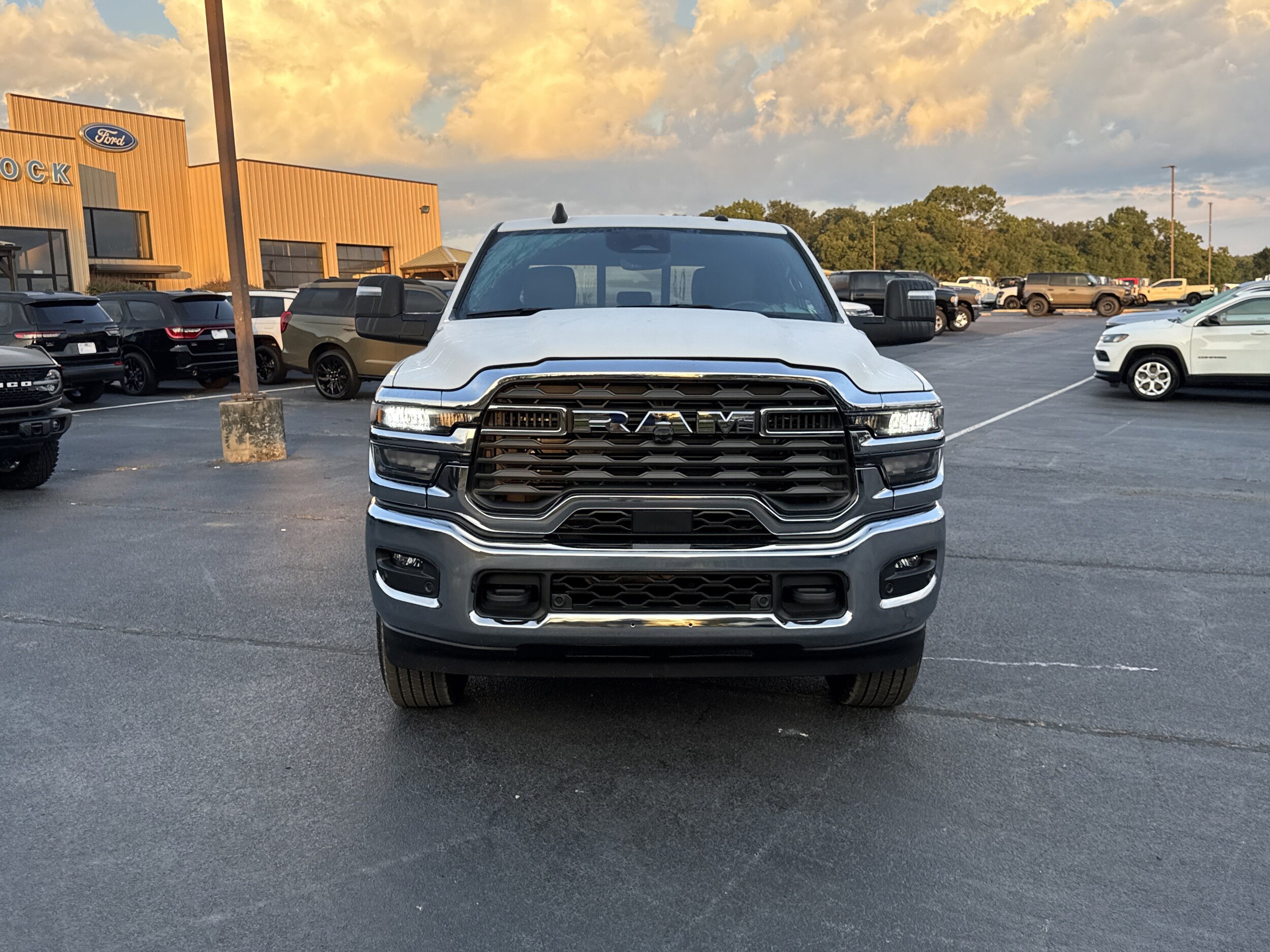 2025 Ram 2500 Tradesman photo 3
