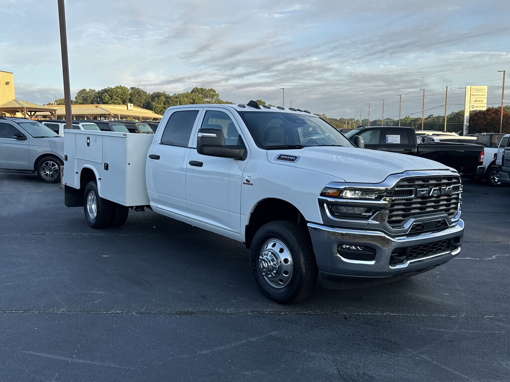 New 2025 Ram 3500 Chassis Cab 3500 TRADESMAN CREW CAB CHASSIS 4X4 60' CA Pickup