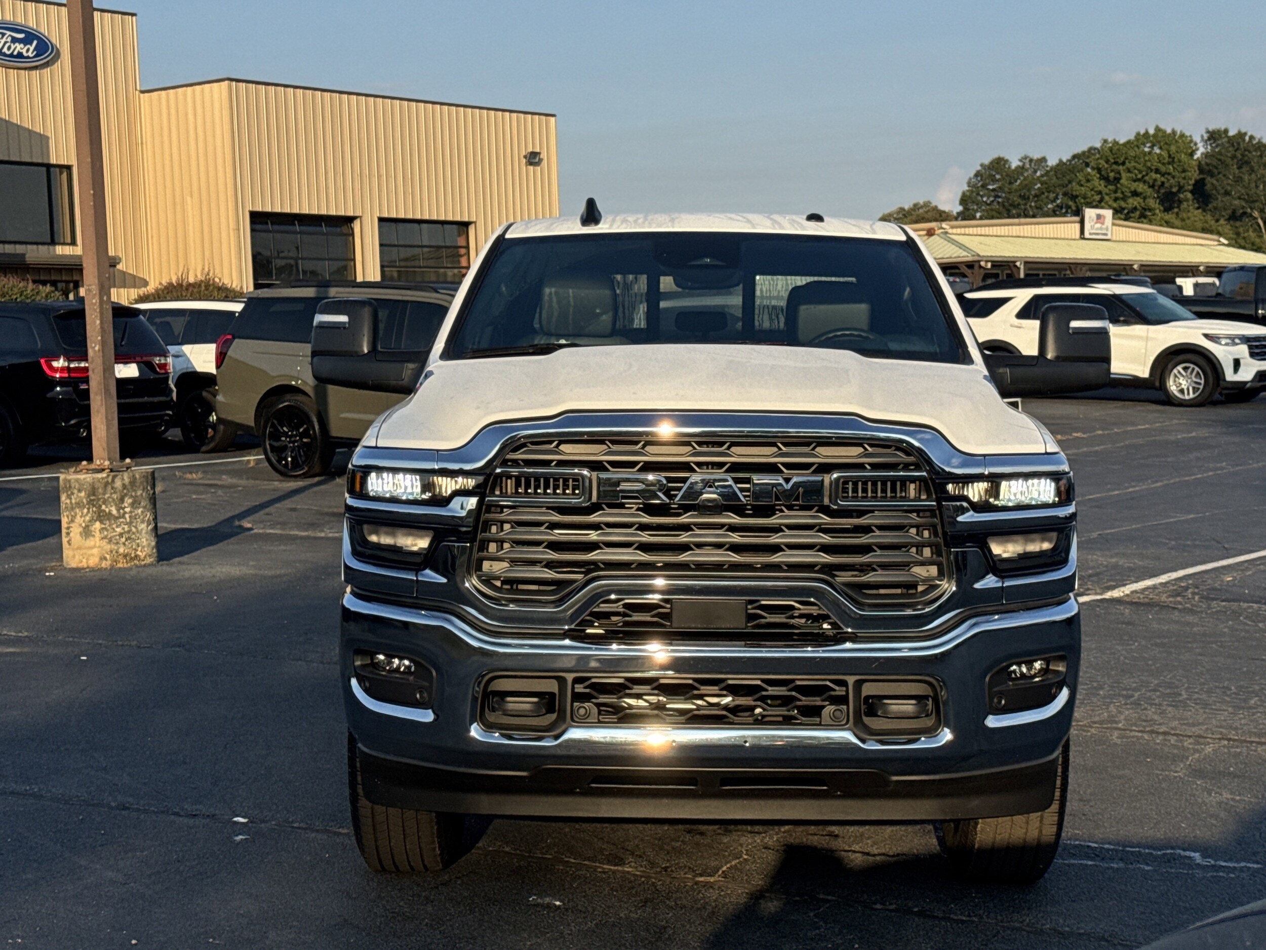 2025 Ram 2500 Tradesman photo 3