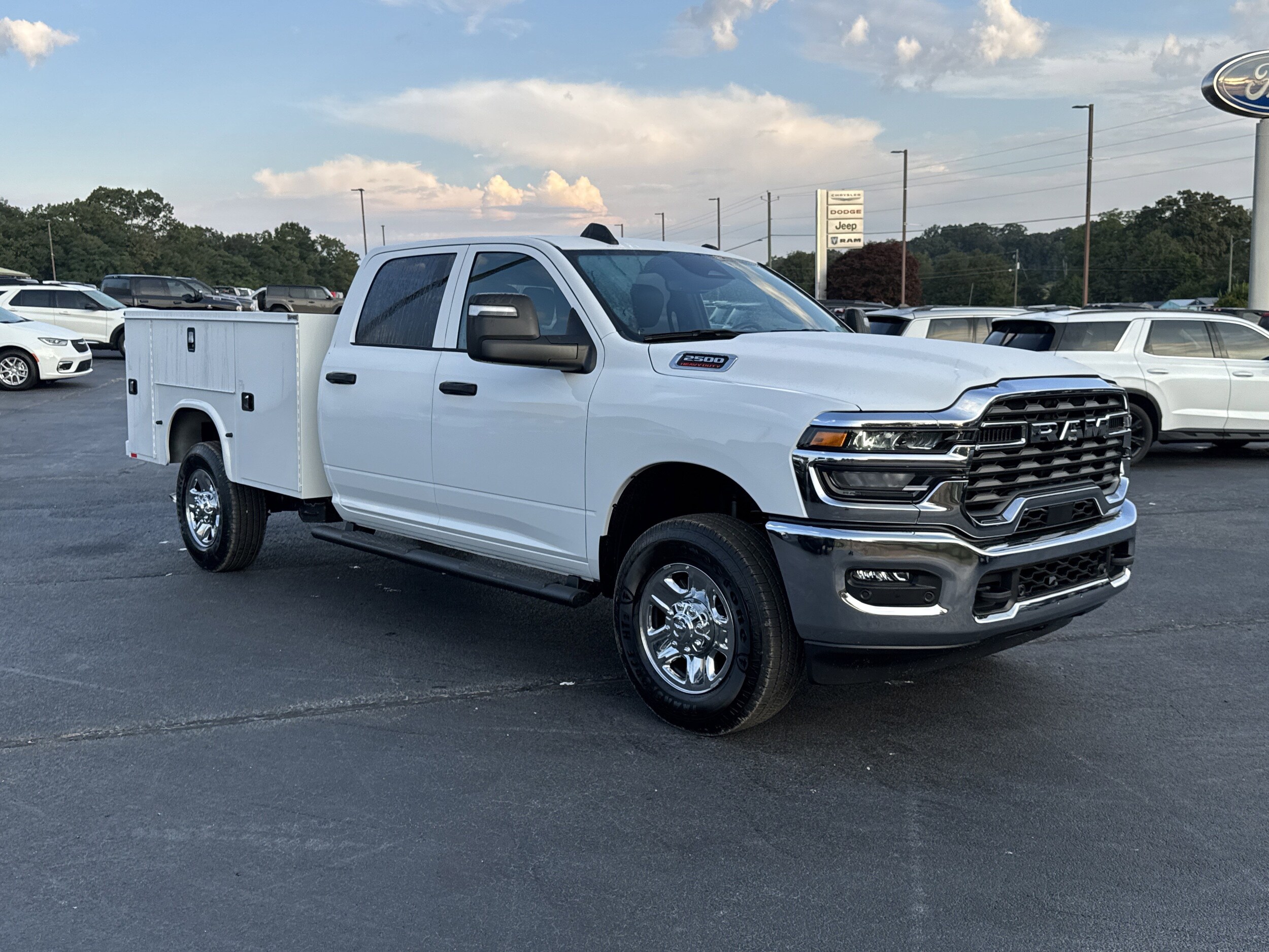 2025 Ram 2500 Tradesman photo 4