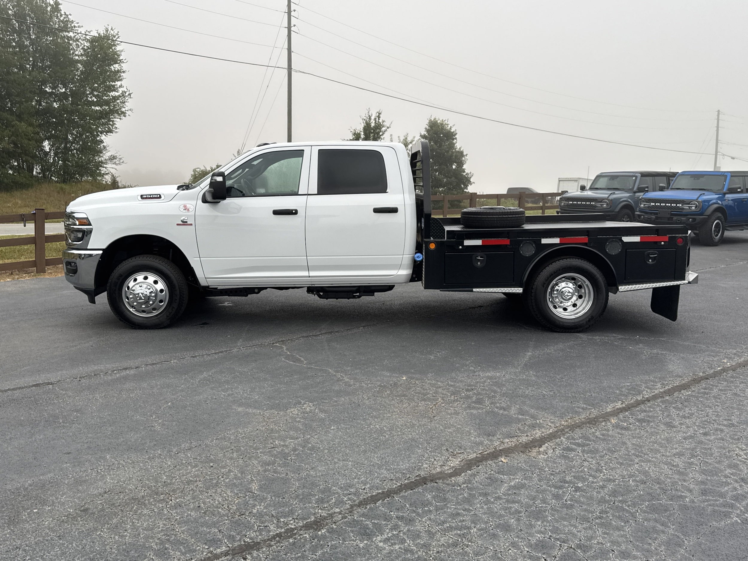 2025 RAM 3500 Chassis Tradesman - Photo 8