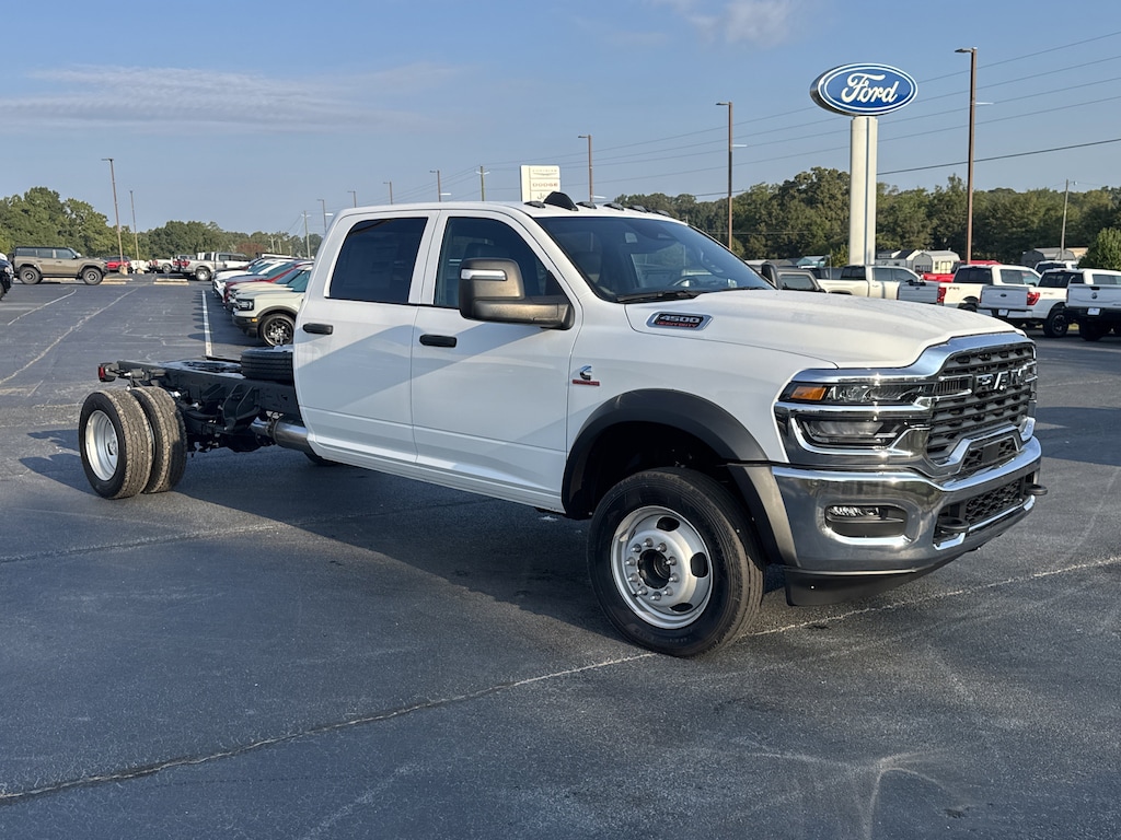 New 2025 Ram 4500 Chassis Cab 4500 TRADESMAN CHASSIS CREW CAB 4X4 84' CA Pickup