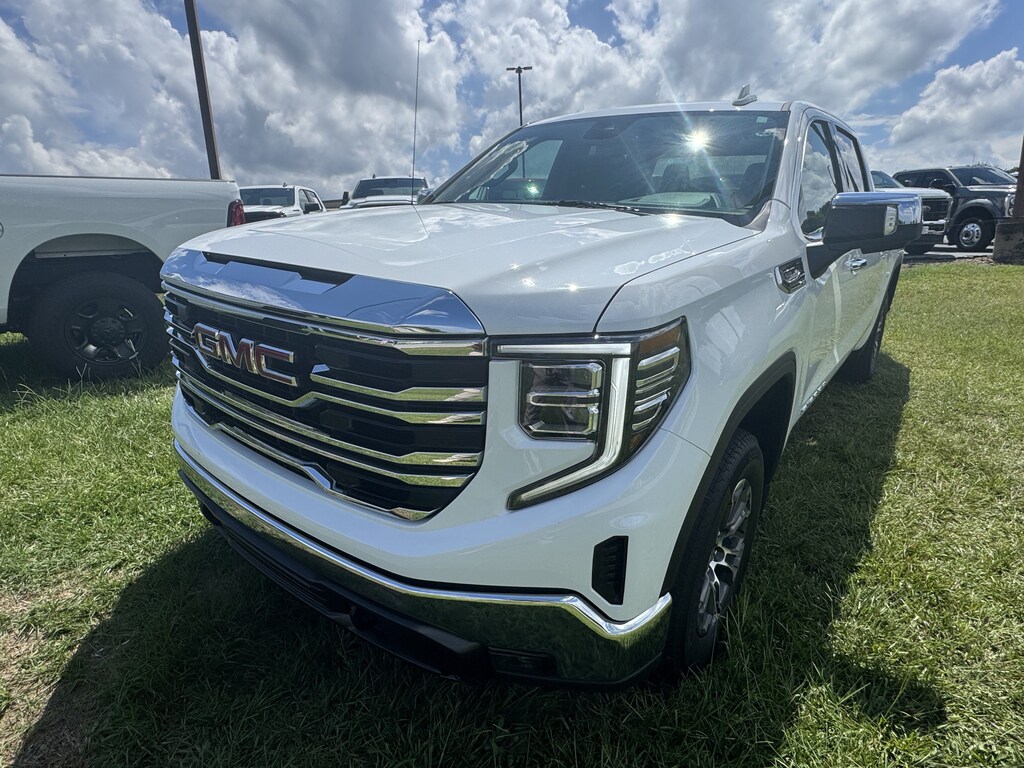 Used 2025 GMC Sierra 1500 SLT 4WD Crew Cab 147 SLT
