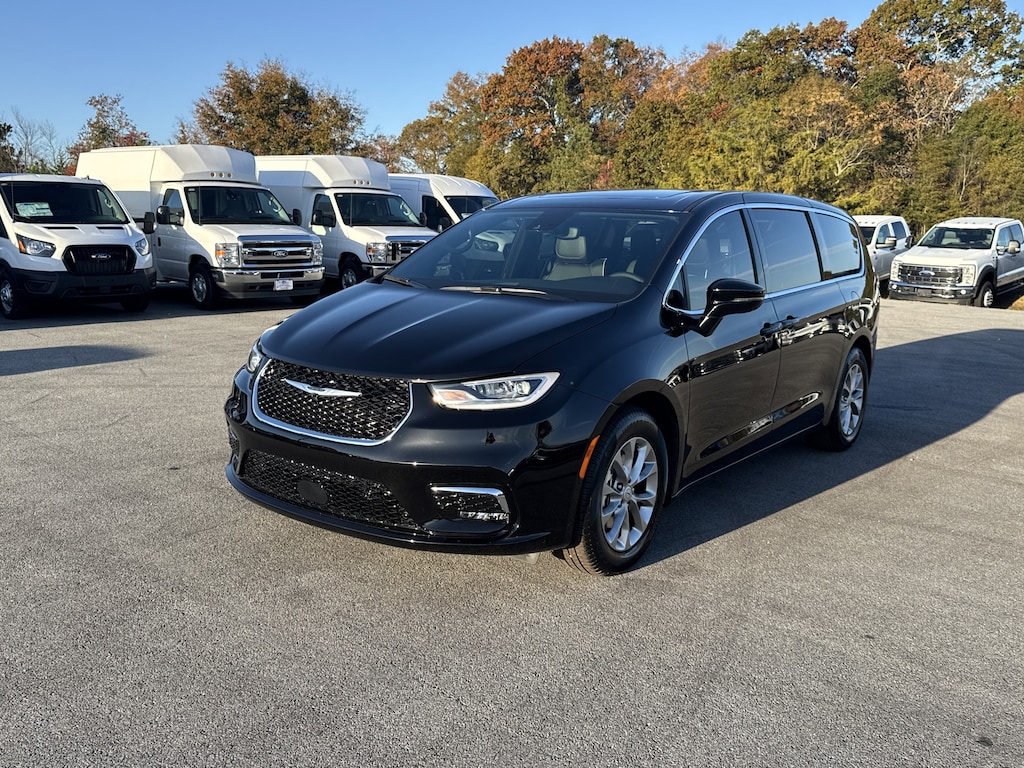 New 2026 Chrysler Pacifica LIMITED Passenger Van